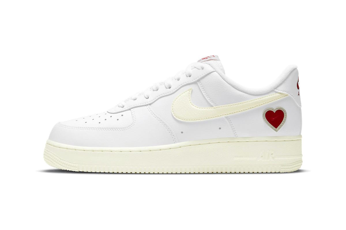 nike air force 1 with red heart