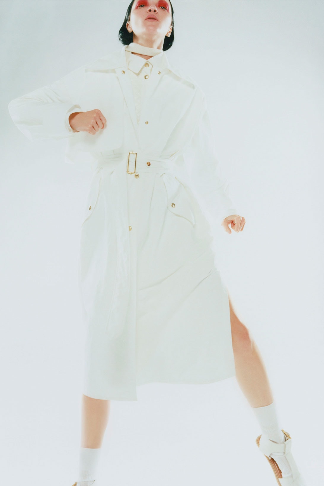 2 moncler 1952 spring summer womenswear collection white trench coat waist belt