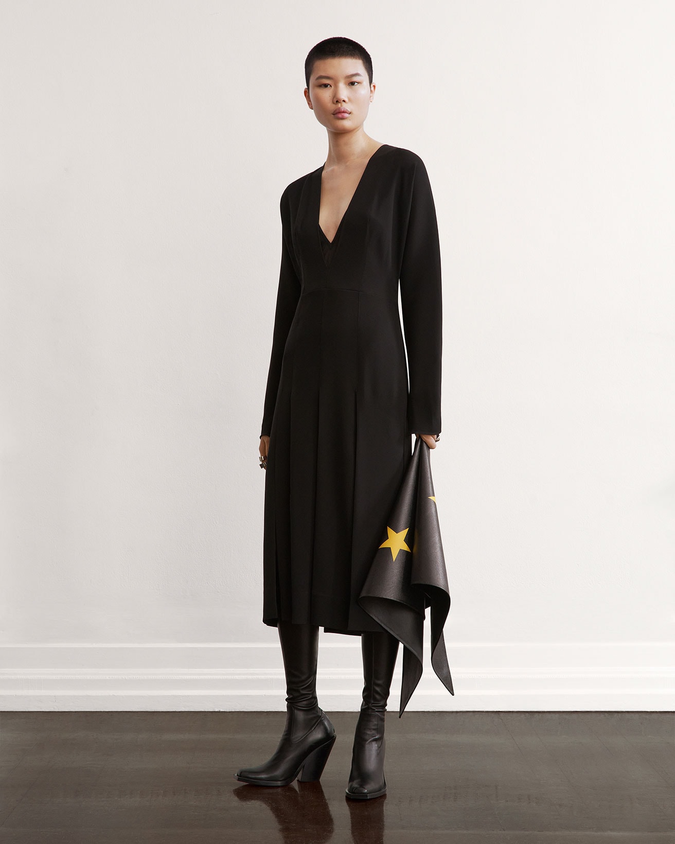 burberry fall winter fw21 pre-collection riccardo tisci black dress long sleeved