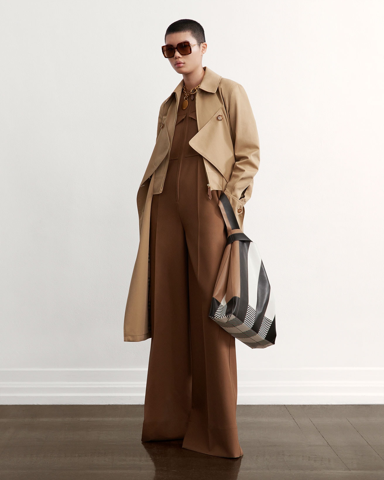 burberry fall winter fw21 pre-collection riccardo tisci beige jumpsuit trench coat bag