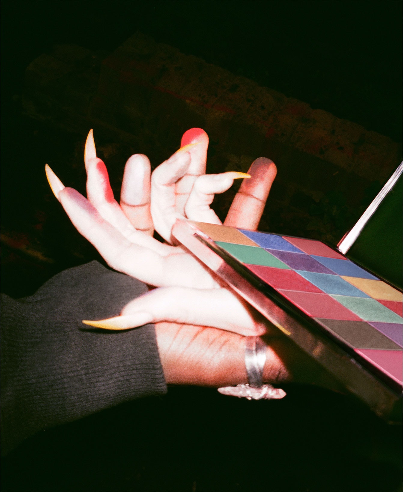 byredo prismic eyeshadow palette 18 colors fingers hands