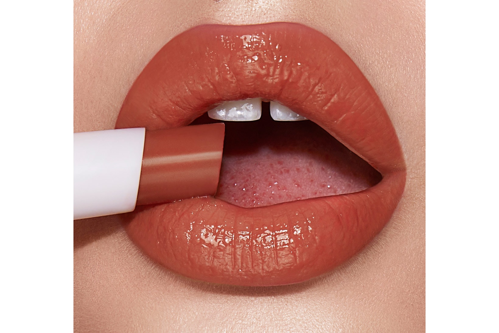 Charlotte Tilbury Hyaluronic Happikiss Hydrating Lipstick Balm Gloss Makeup Happy Peach