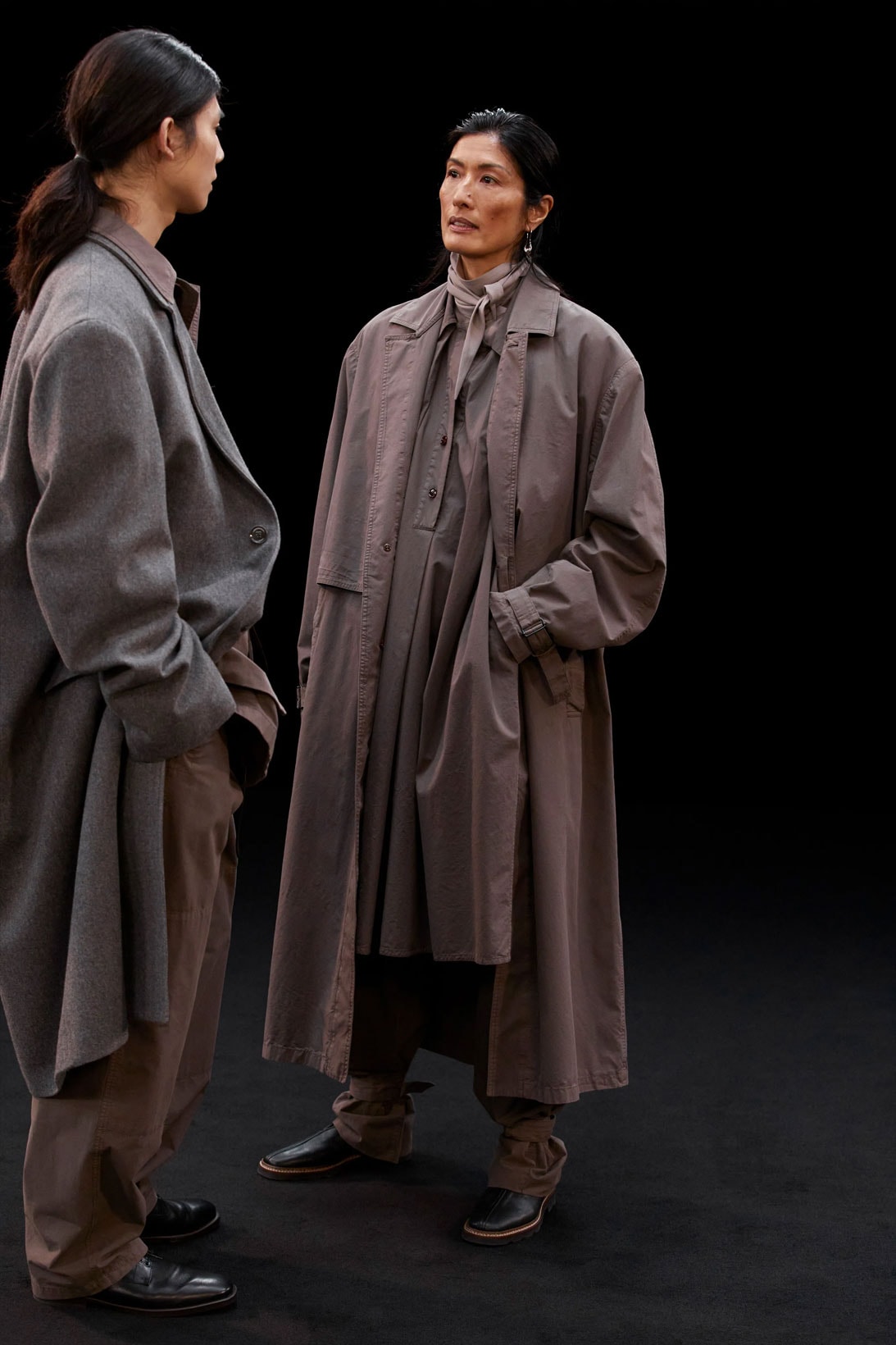 lemaire fall winter collection lookbook flaneur coats layered outfits oversized blazers christophe sarah linh tran 
