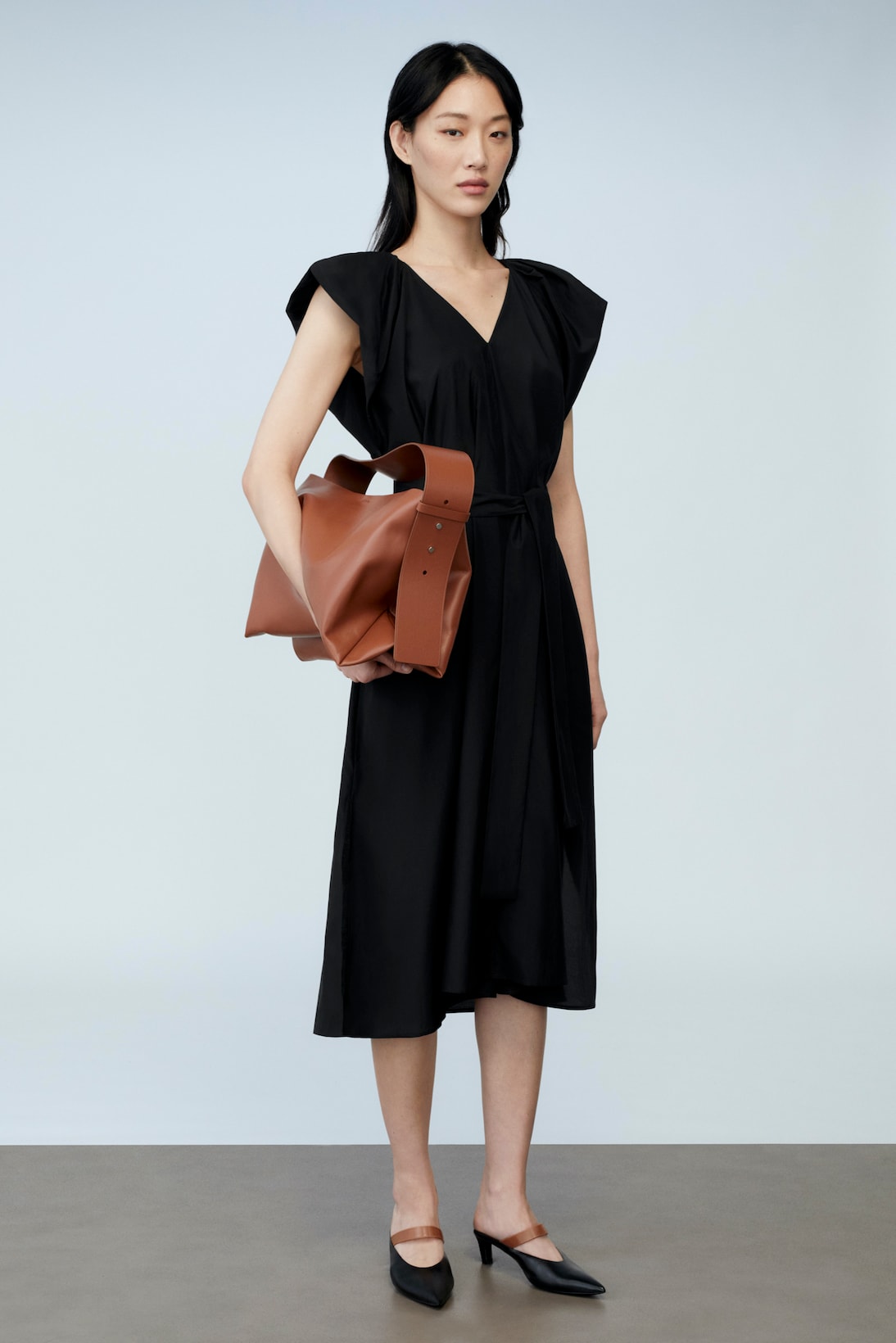 sora choi cos spring womenswear summer collection lookbook black dress brown bag heels shoes sandals