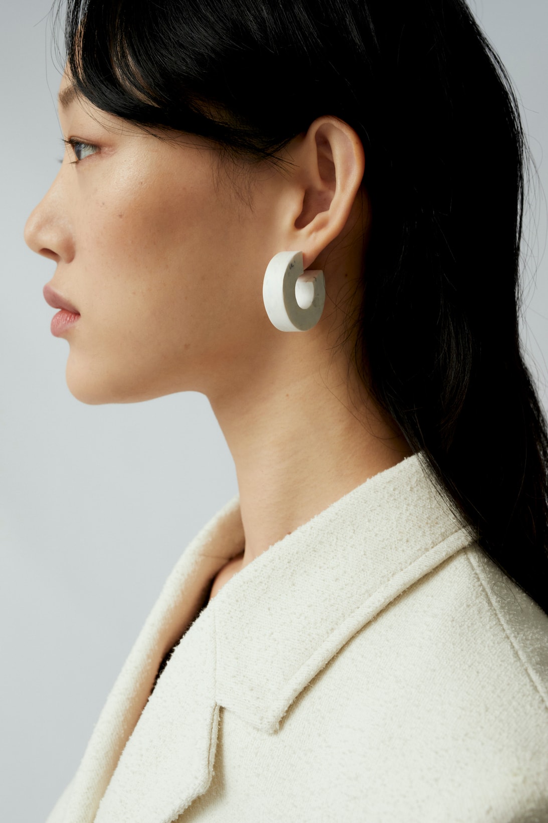 sora choi cos spring womenswear summer collection lookbook earrrings jewelry white jacket outerwear