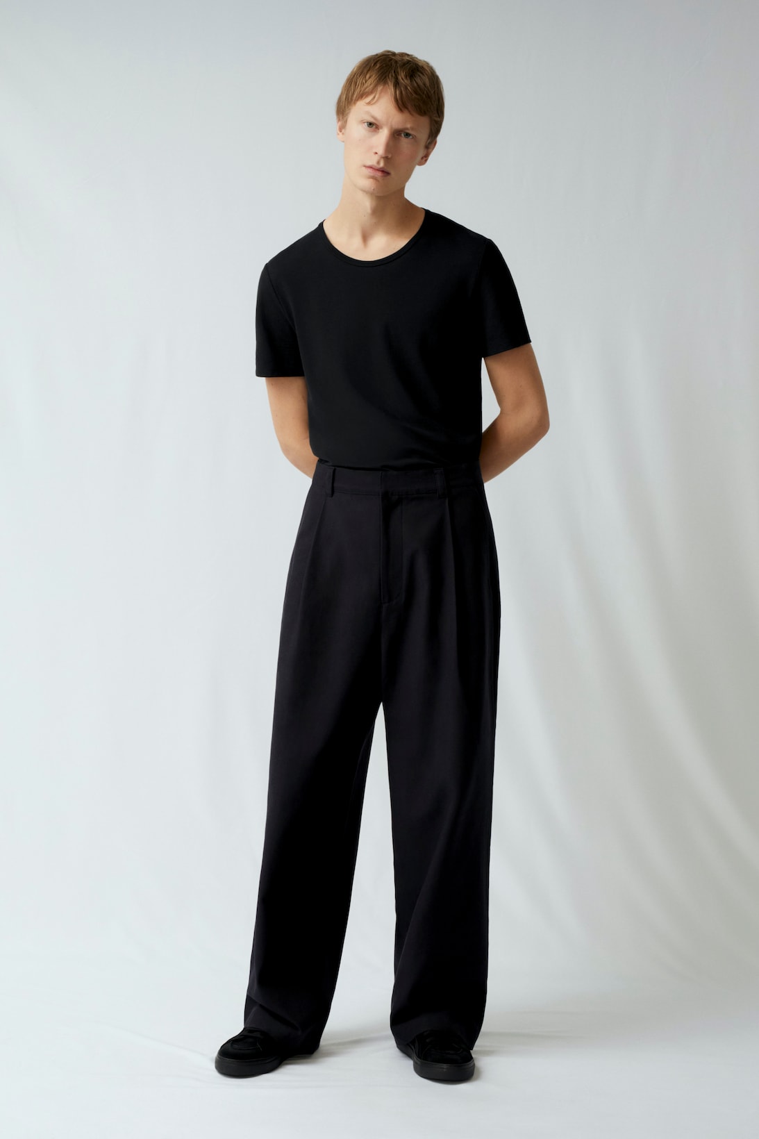 cos spring menswear summer collection lookbook black tee t shirt pants shoes