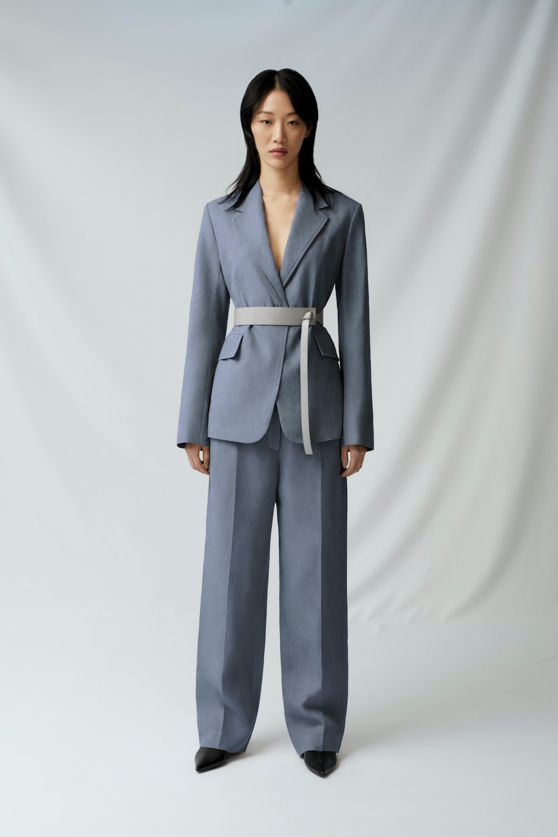sora choi cos spring womenswear summer collection lookbook blue gray pantsuit jacket belt pants shoes heels