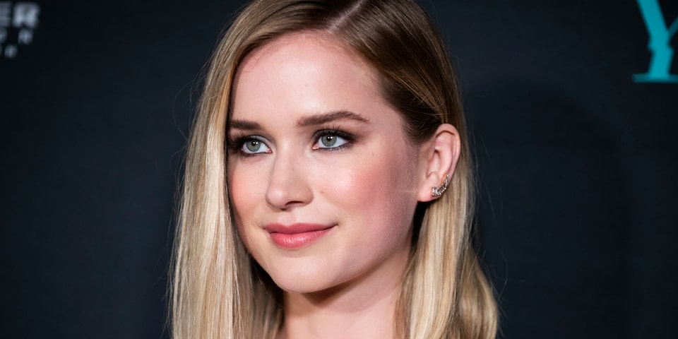 You Star Elizabeth Lail Joins Cast Of Gossip Girl Reboot