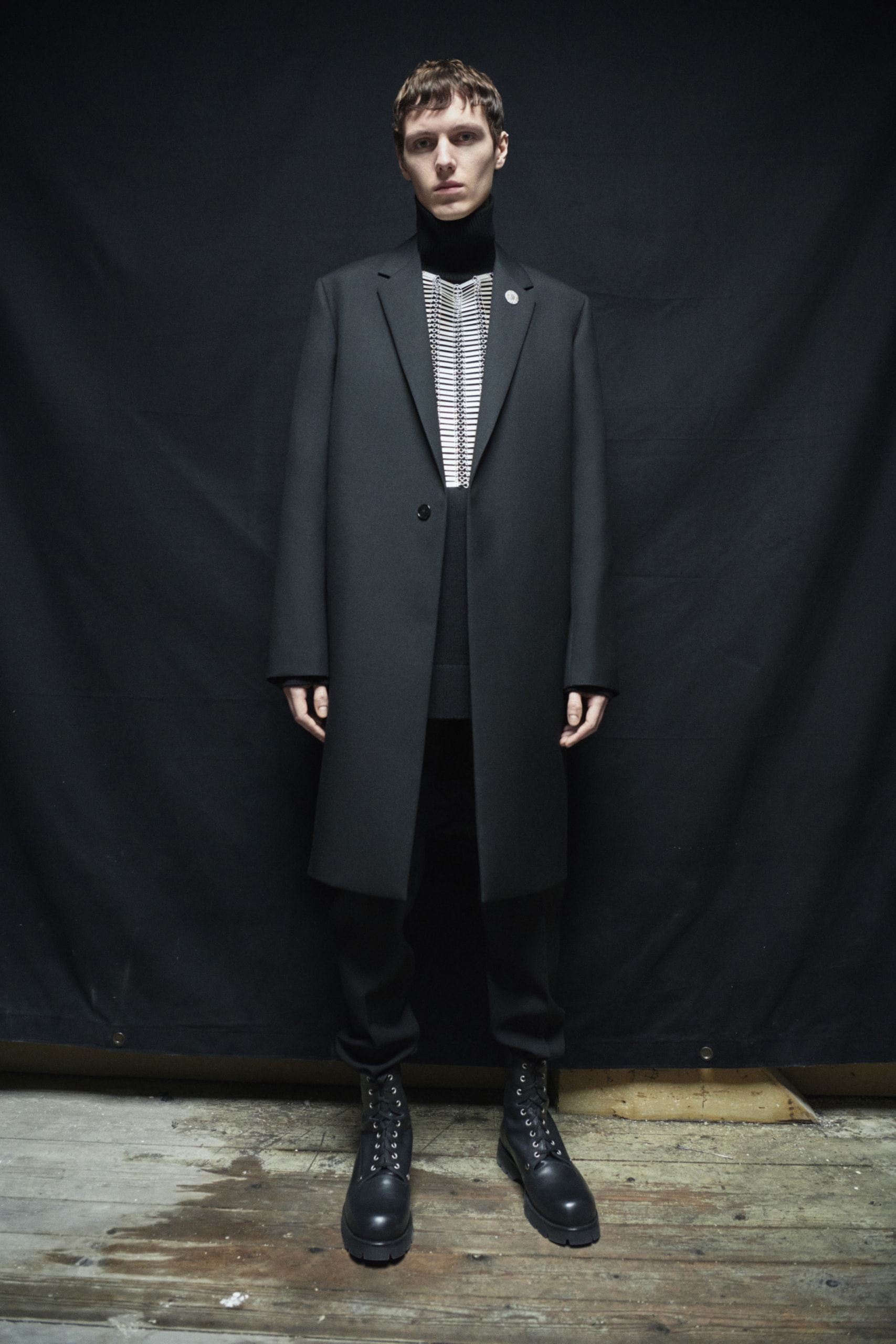 jil sander menswear fall winter fw21 collection lookbook black coat single breasted