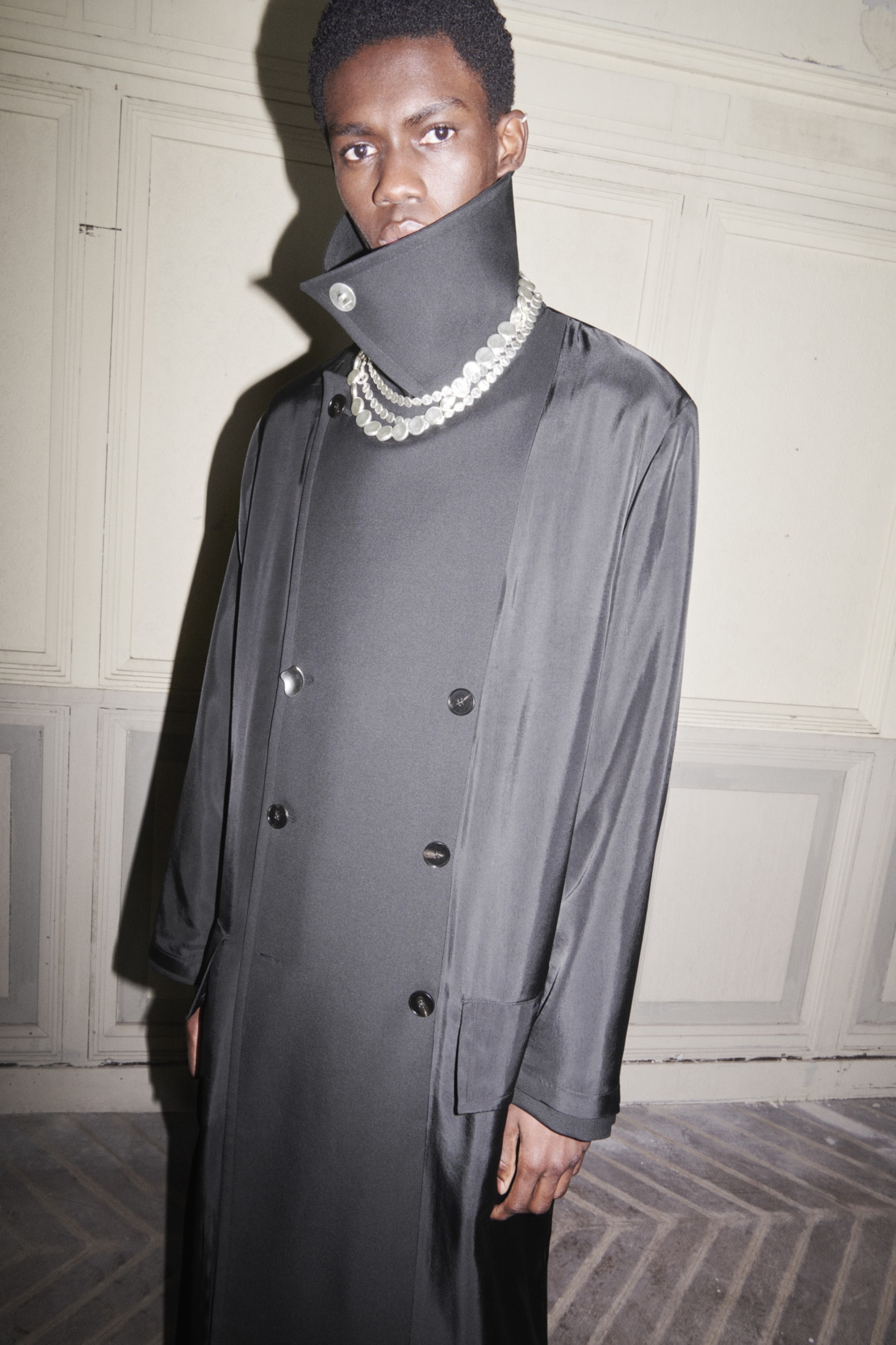 jil sander menswear fall winter fw21 collection lookbook black double breasted coat necklace
