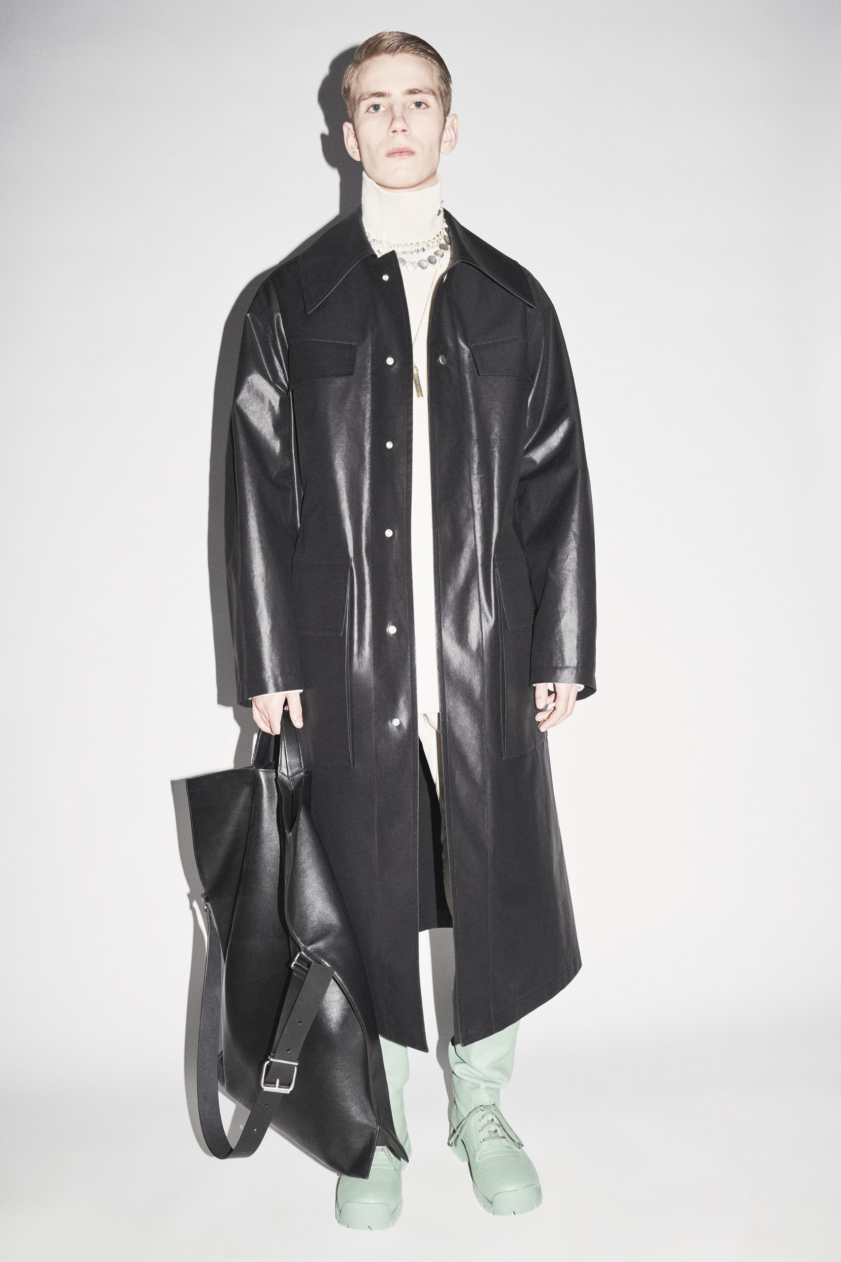 jil sander menswear fall winter fw21 collection lookbook black long leather coat boots
