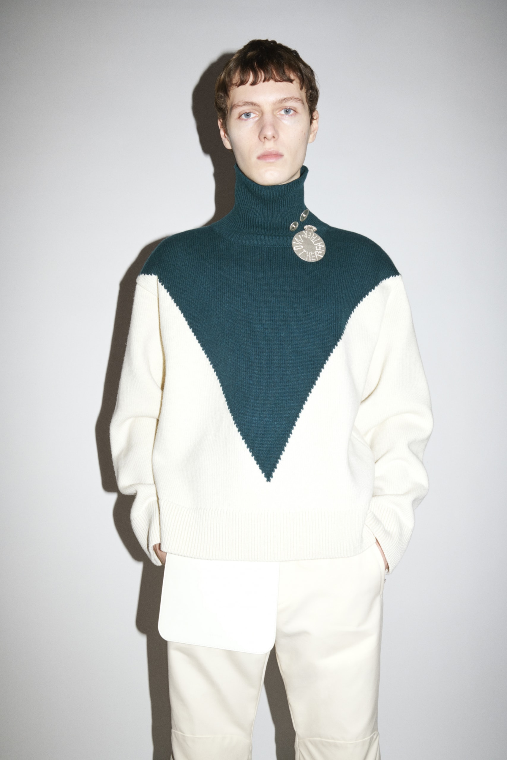 jil sander menswear fall winter fw21 collection lookbook white turquoise collar neck sweater knitwear
