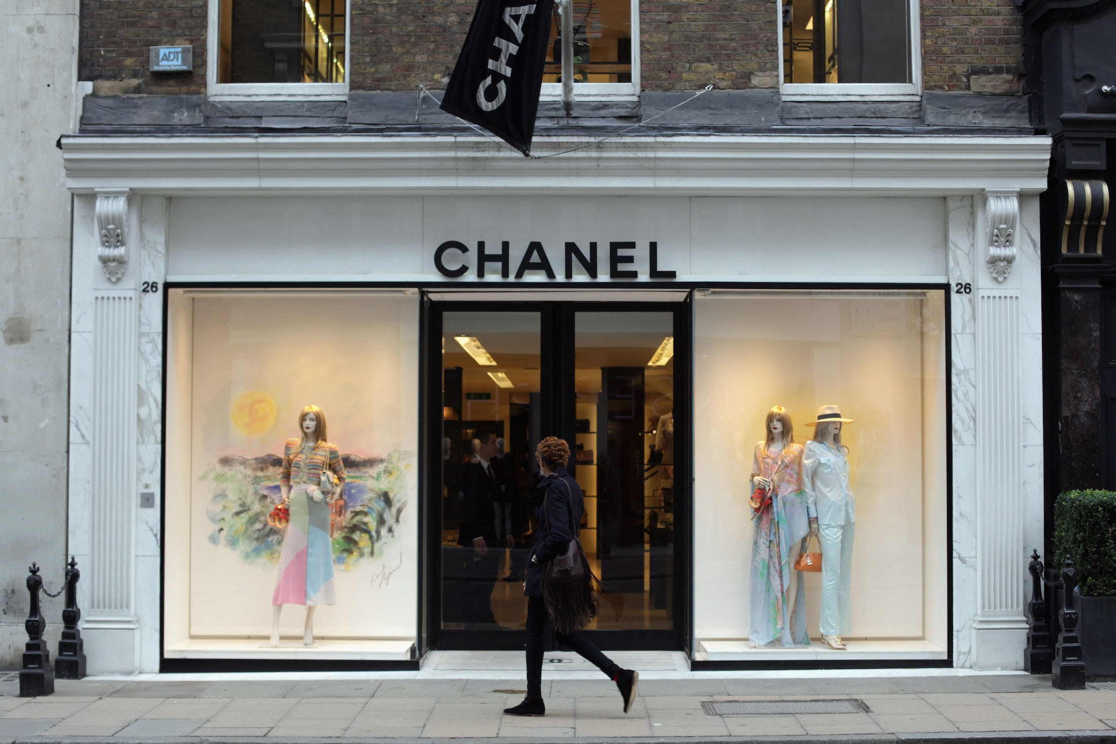 Chanel New York Store Daytime Robbery 16,500 USD Bags Report