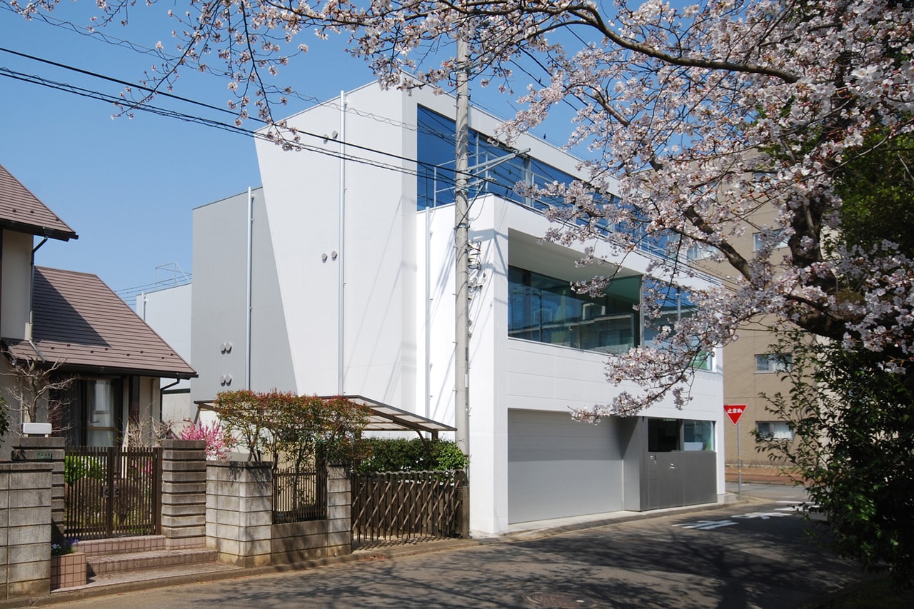 japan aisaka architects atelier house in tsukuba exterior cherry blossoms