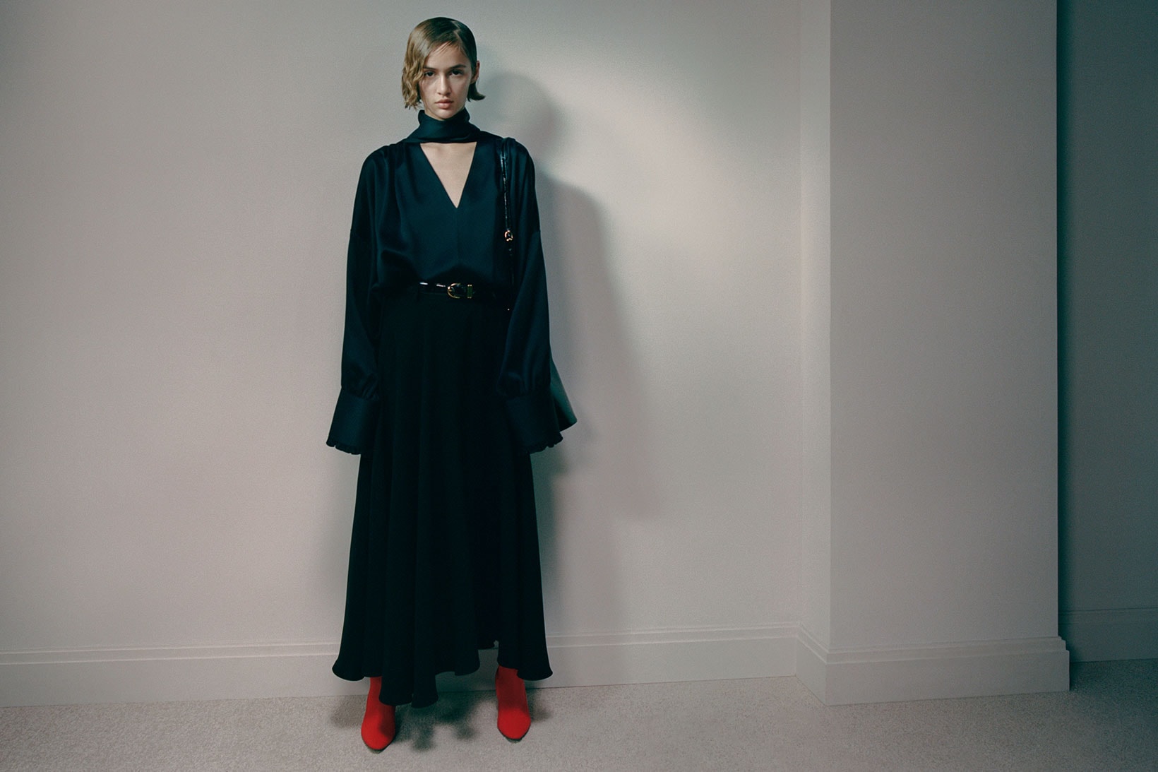 khaite fall winter 2021 fw21 collection lookbook dress black red boots
