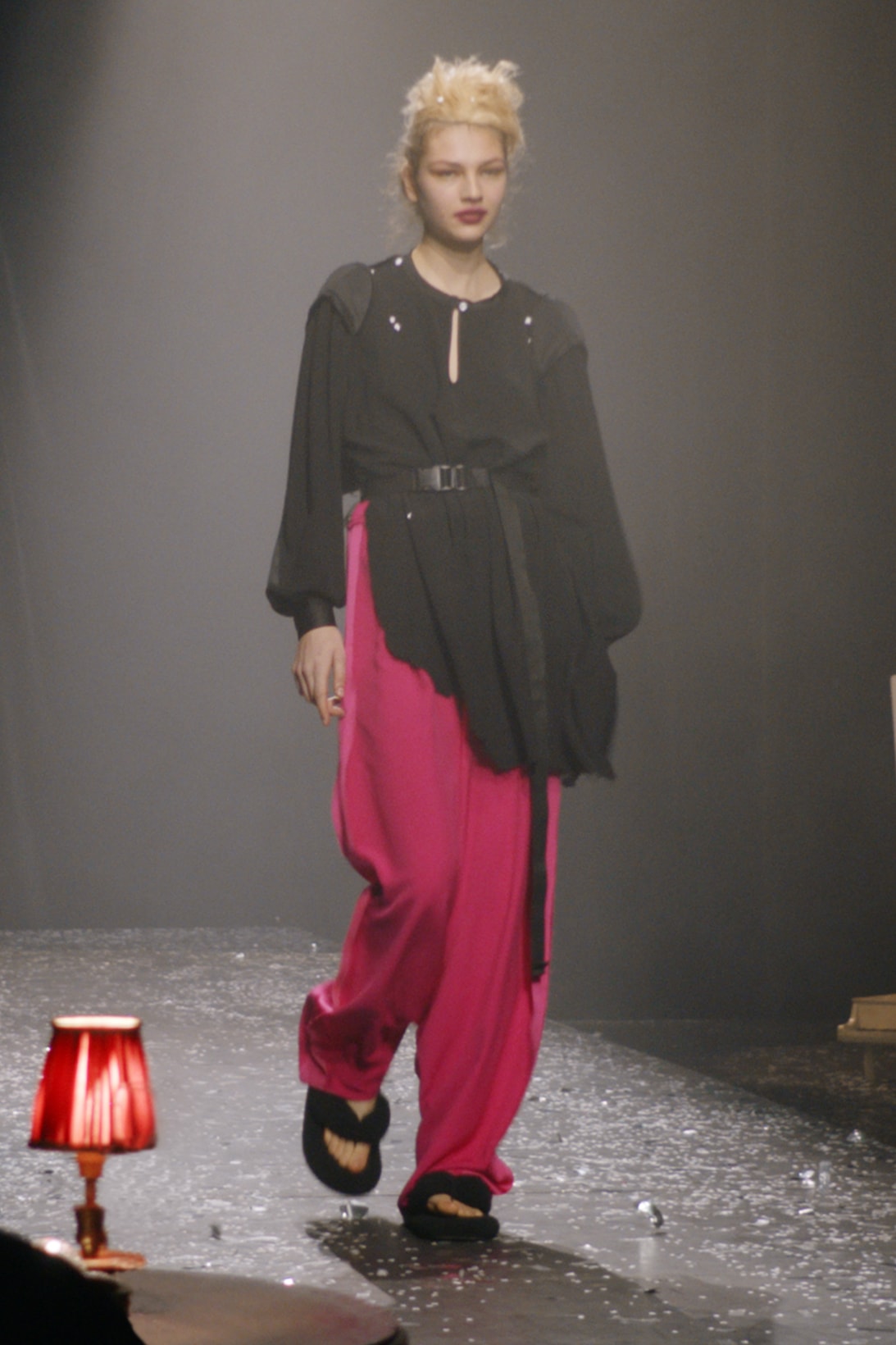 mm6 maison margiela fall winter collection paris fashion week pfw black long sleeve top pink pants sandals