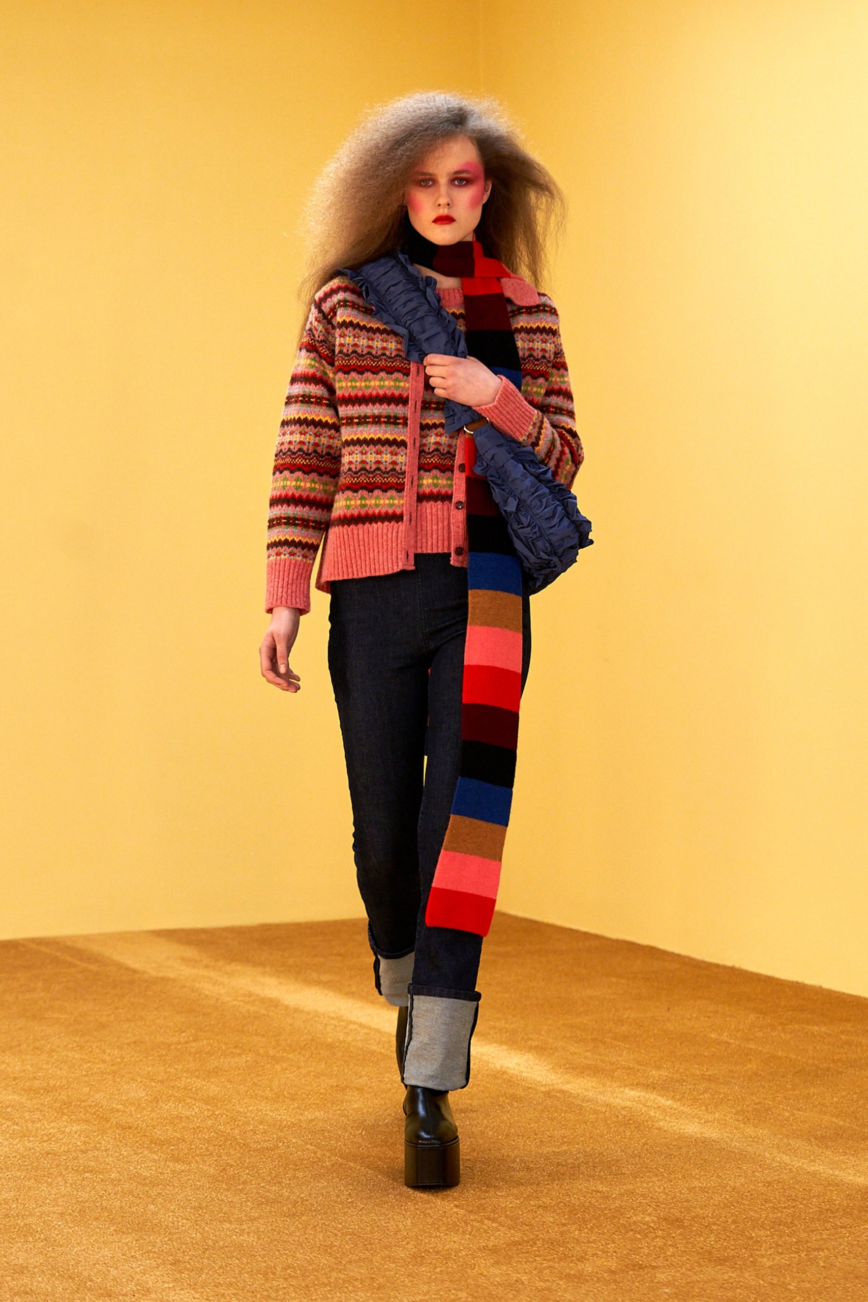 molly goddard fall winter 2021 fw21 collection london fashion week lfw knitwear sweater jeans scarf