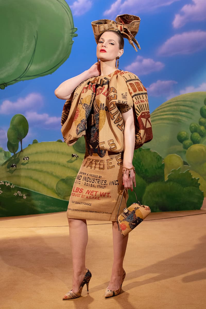 moschino fall winter fw21 collection jungle red show jeremy scott potato sack dress