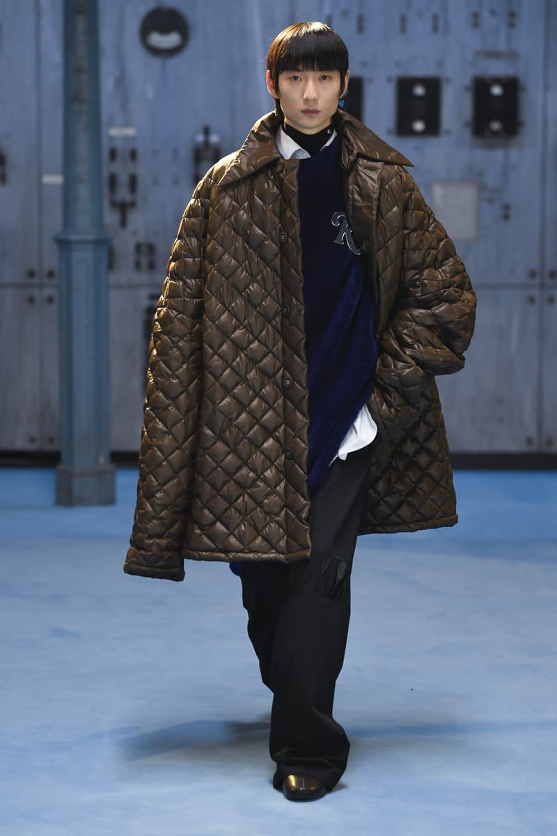 Raf Simons Fall/Winter 2021 Collection Show Silhouettes Knits Trousers