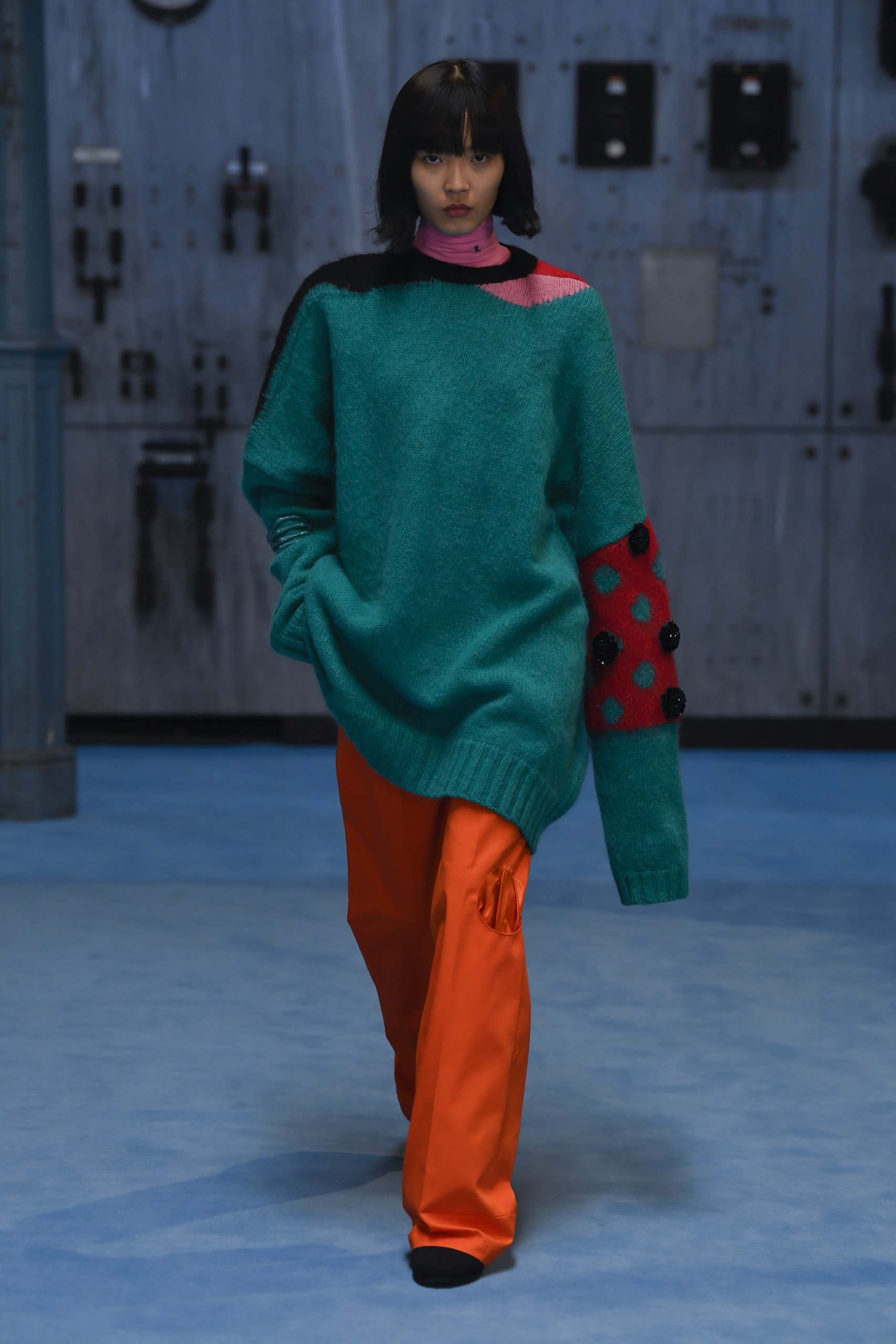 Raf Simons Fall/Winter 2021 Collection Show Silhouettes Knits Trousers 