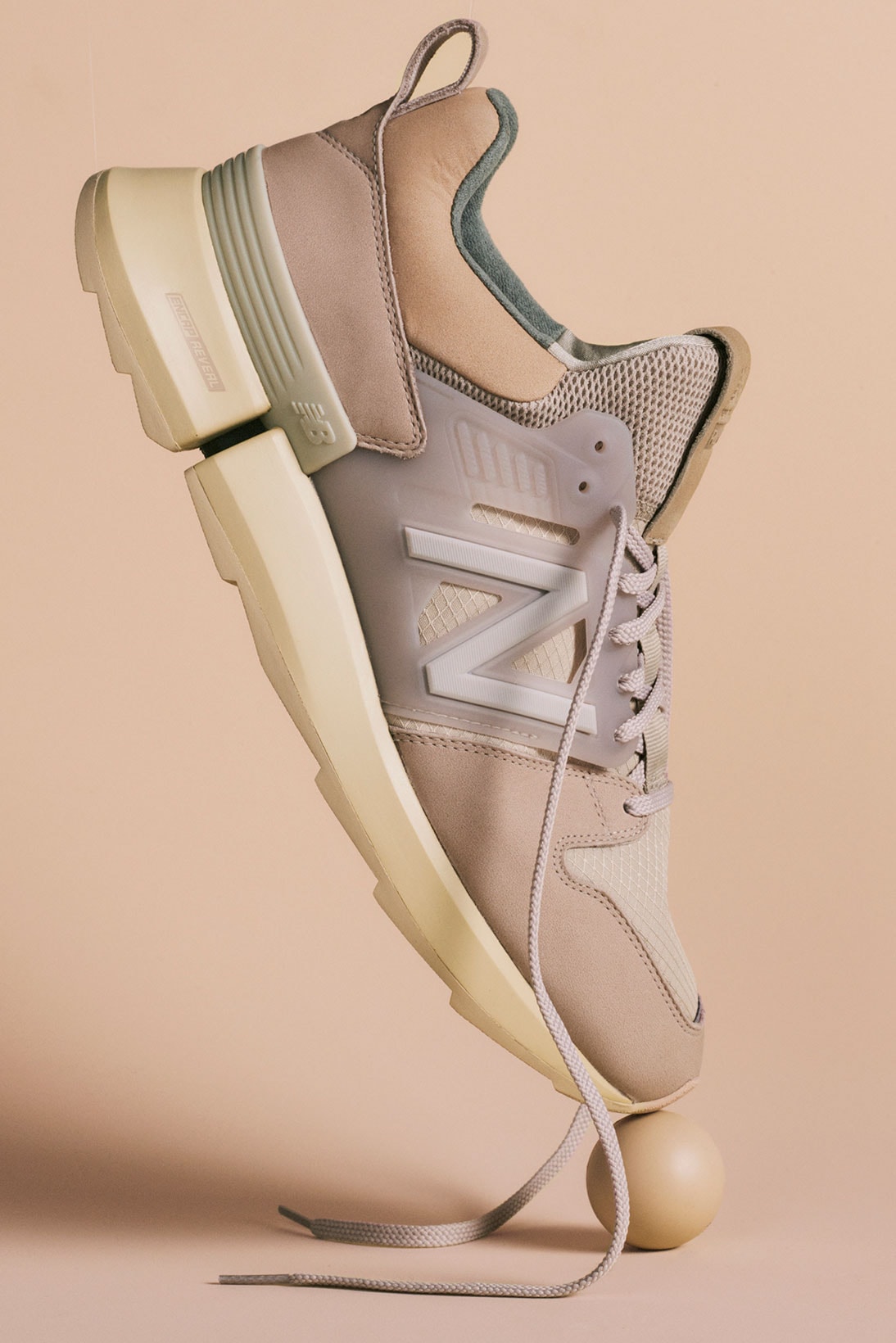auralee new balance tokyo design studio rc 2 sneakers collaboration nude pink olive green kicks sneakerhead footwear shoes lateral