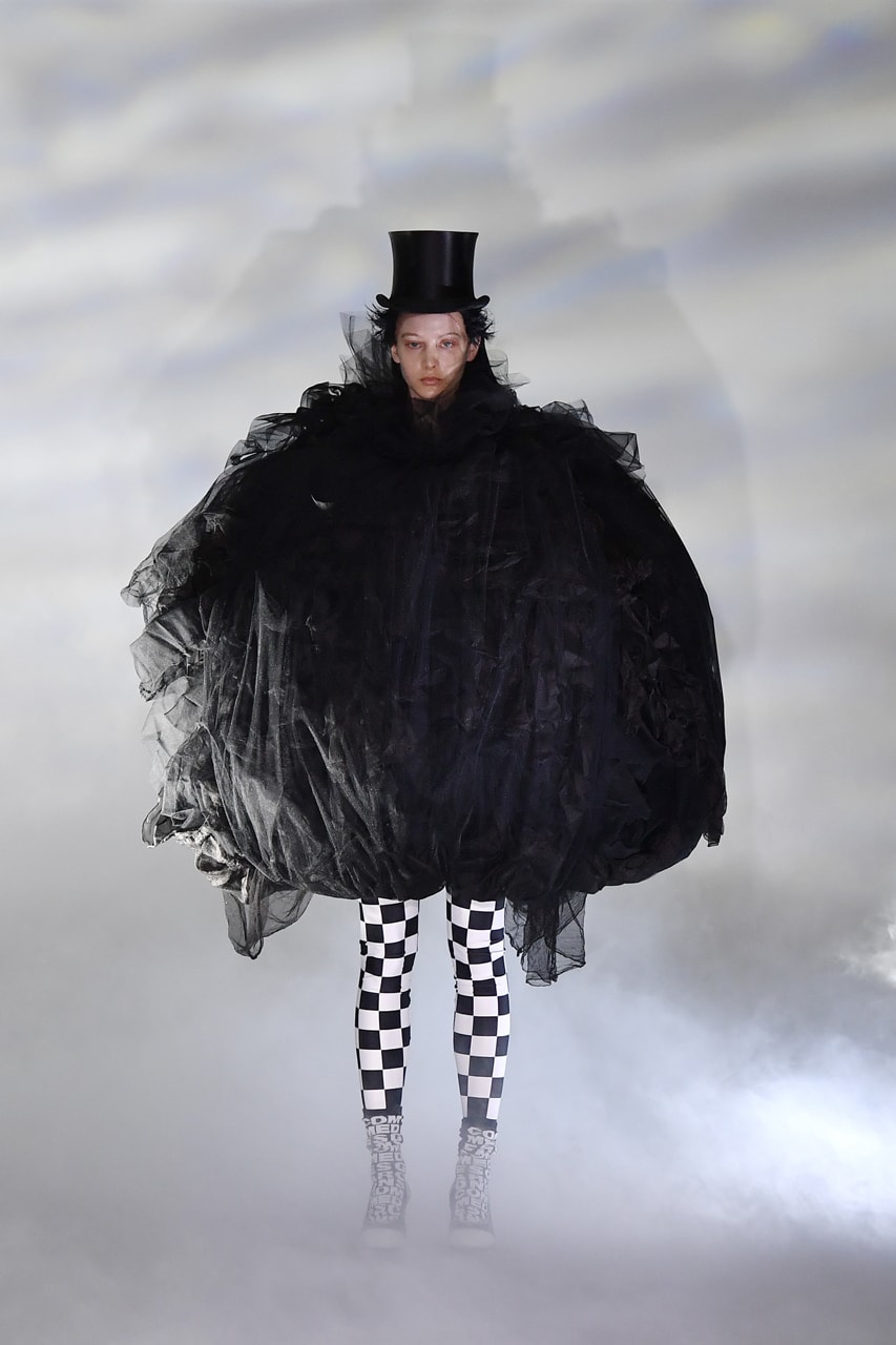 comme des garcons cdg fw21 fall winter 2021 collection runway checkerboard tights heels