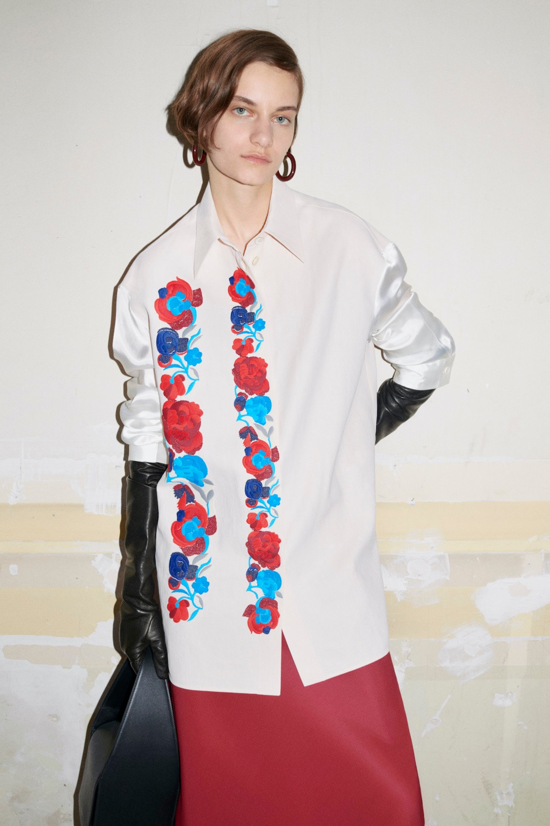 jil sander fall winter womens collection paris fashion week pfw long sleeve top gloves skirt handbag