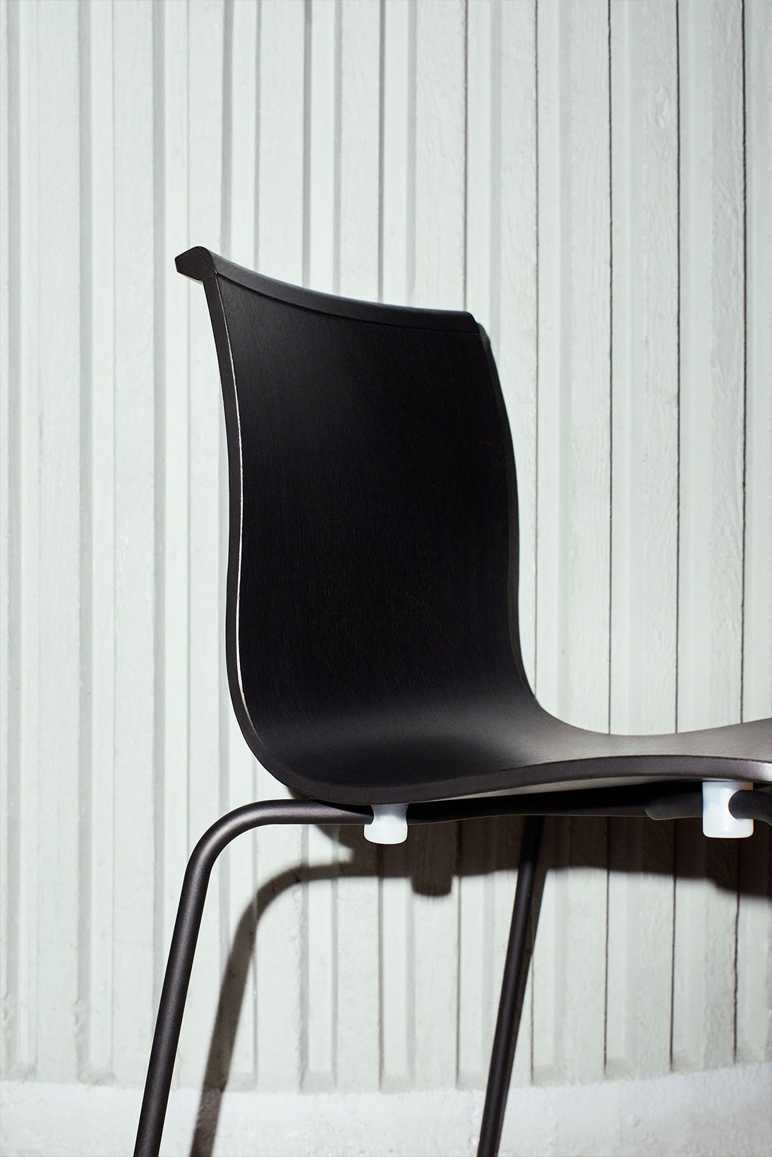 massproductions home design chairs serif shell black