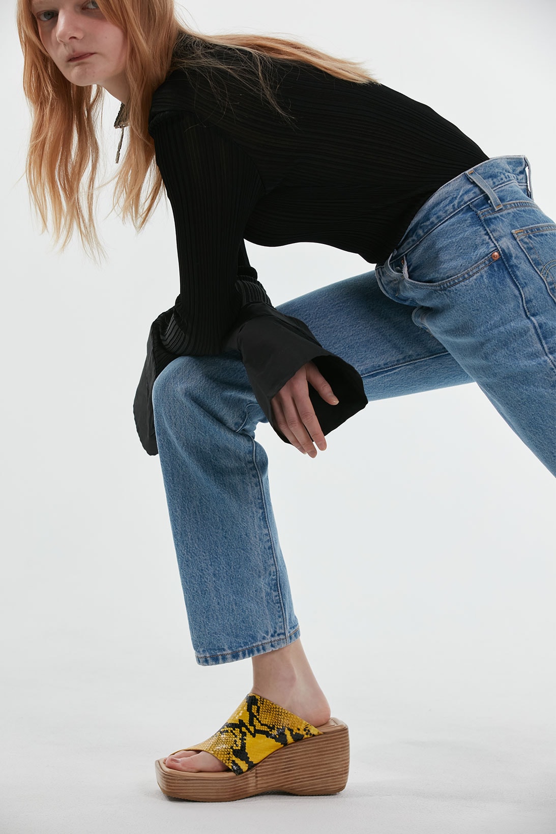 osoi spring summer ss21 collection campaign hustle and bustle mules jeans outfit