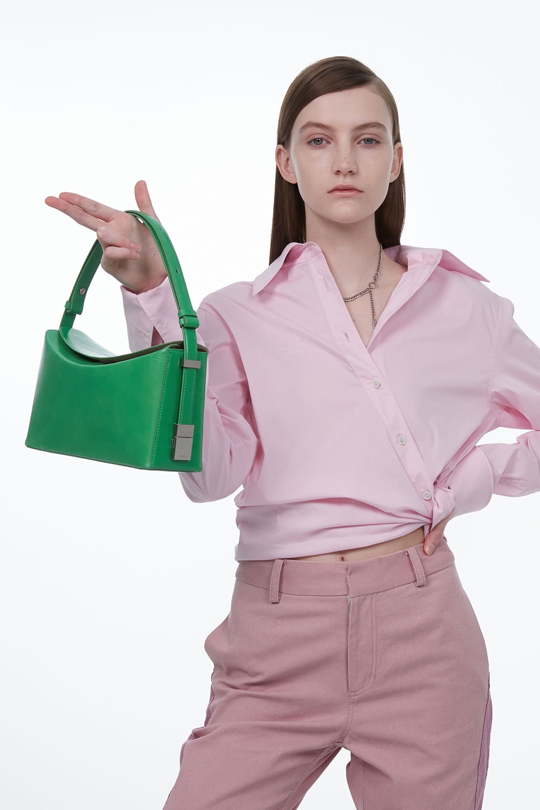 osoi spring summer ss21 collection campaign hustle and bustle handbags green pink jeans