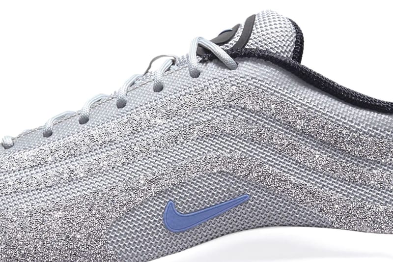 nike shoes with blue swoosh