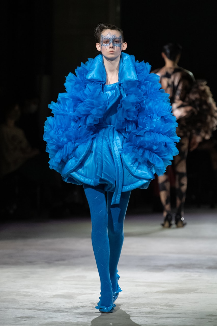 undercover fw21 fall winter 2021 collection runway fashion week jun takahashi blue jacket tights