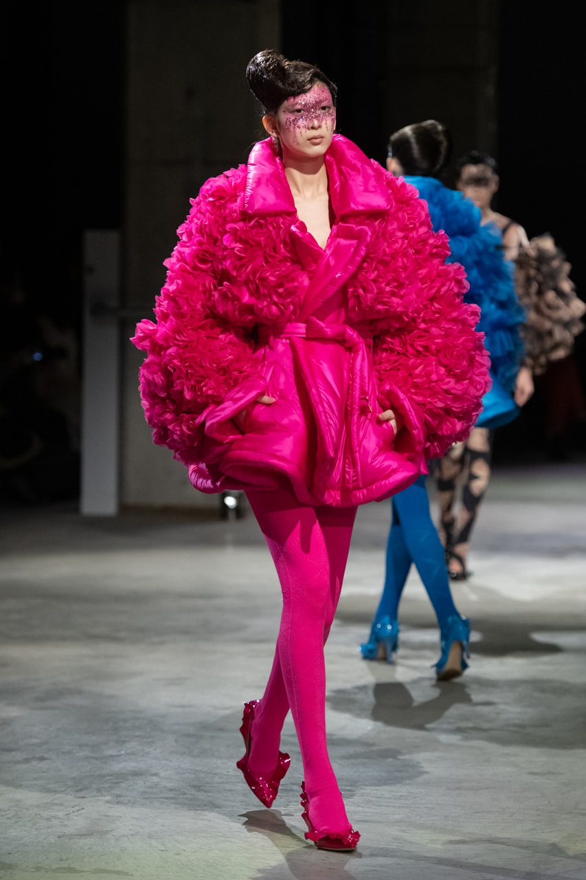 undercover fw21 fall winter 2021 collection runway fashion week jun takahashi pink jacket tights