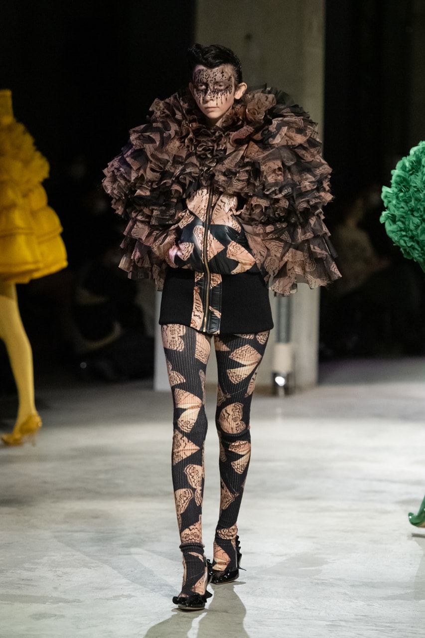 undercover fw21 fall winter 2021 collection runway fashion week jun takahashi pattern tights