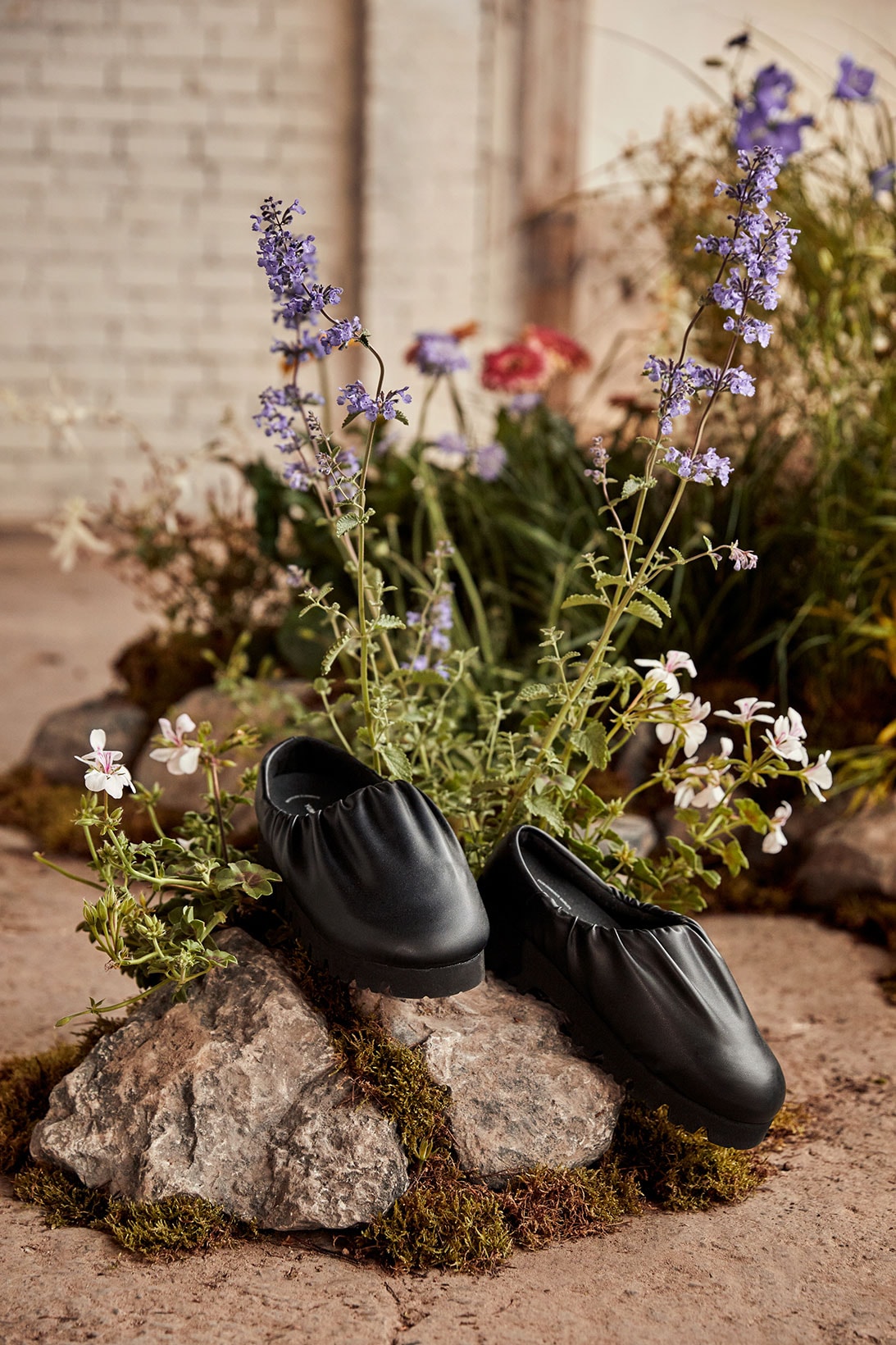 yume yume grown by nature spring collection slide sandal black plants flowers