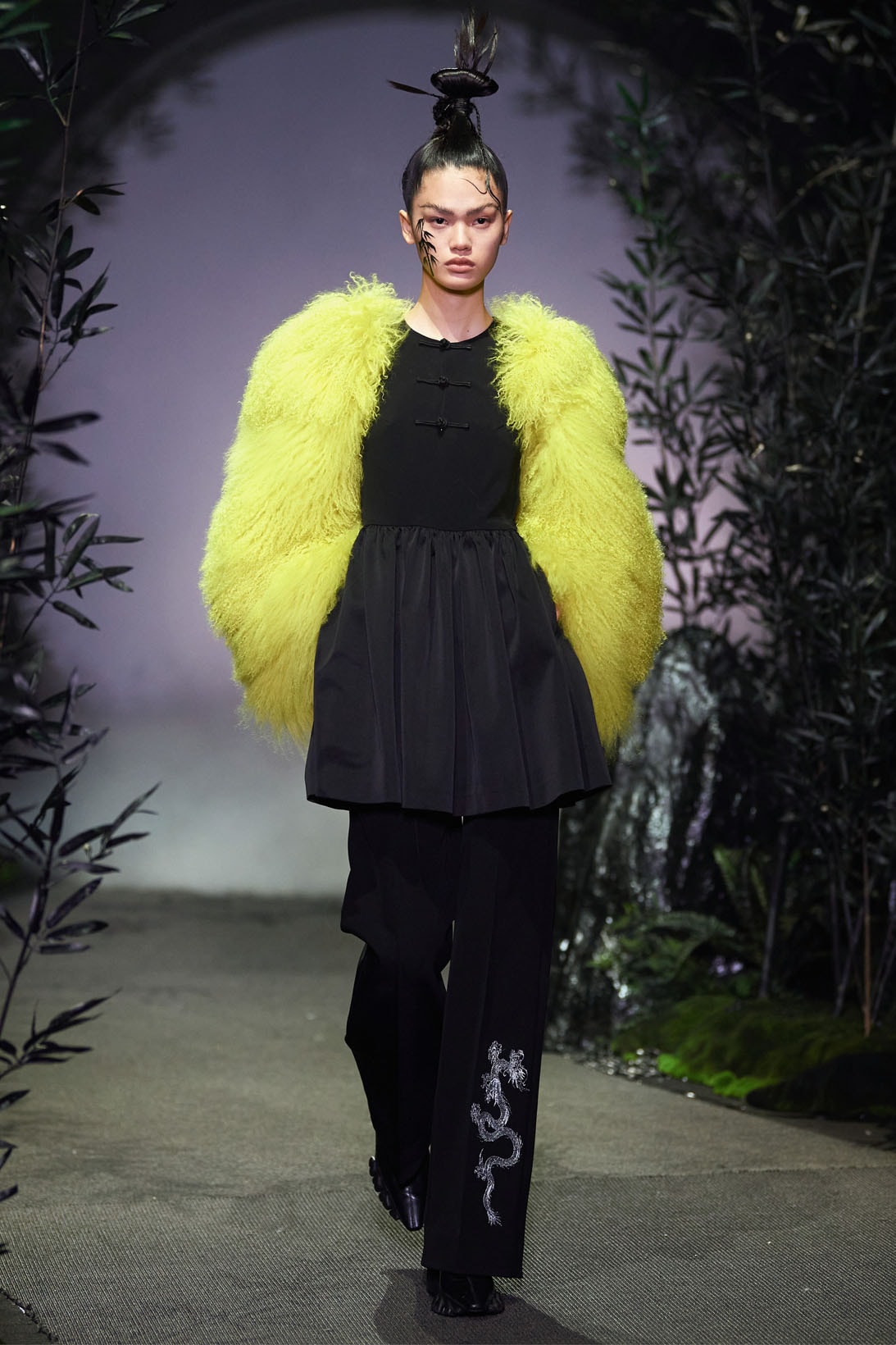 Angel Chen FW21 Fall/Winter 2021 Collection Runway Shanghai Fashion Week SHFW fur jacket trousers