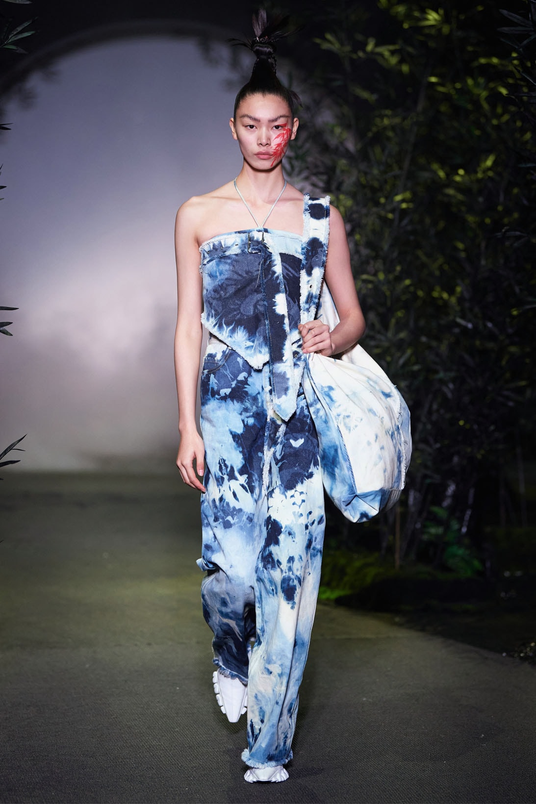 Angel Chen FW21 Fall/Winter 2021 Collection Runway Shanghai Fashion Week SHFW denim tie dye washed
