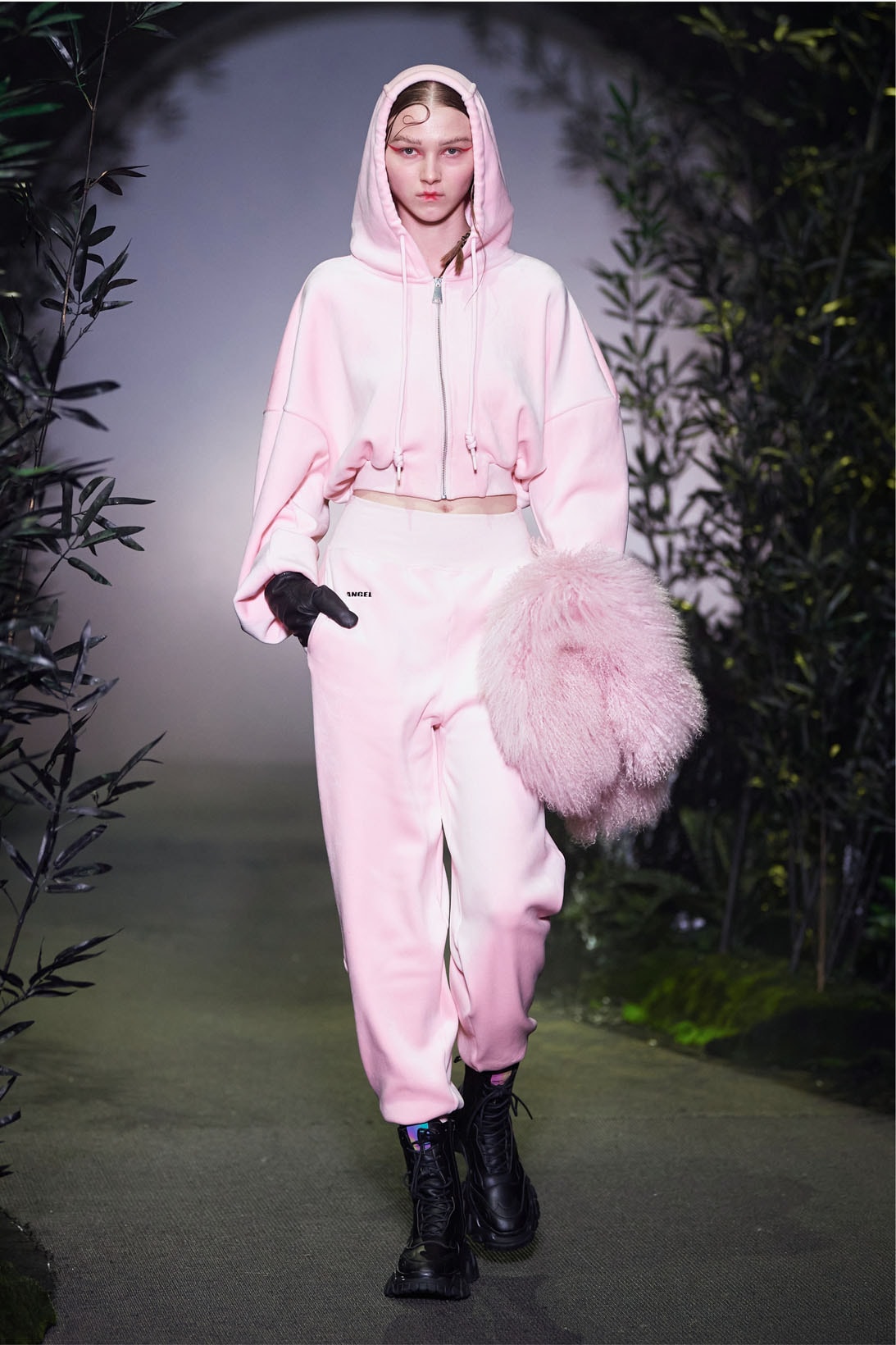 Angel Chen FW21 Fall/Winter 2021 Collection Runway Shanghai Fashion Week SHFW pink hoodie sweatpants