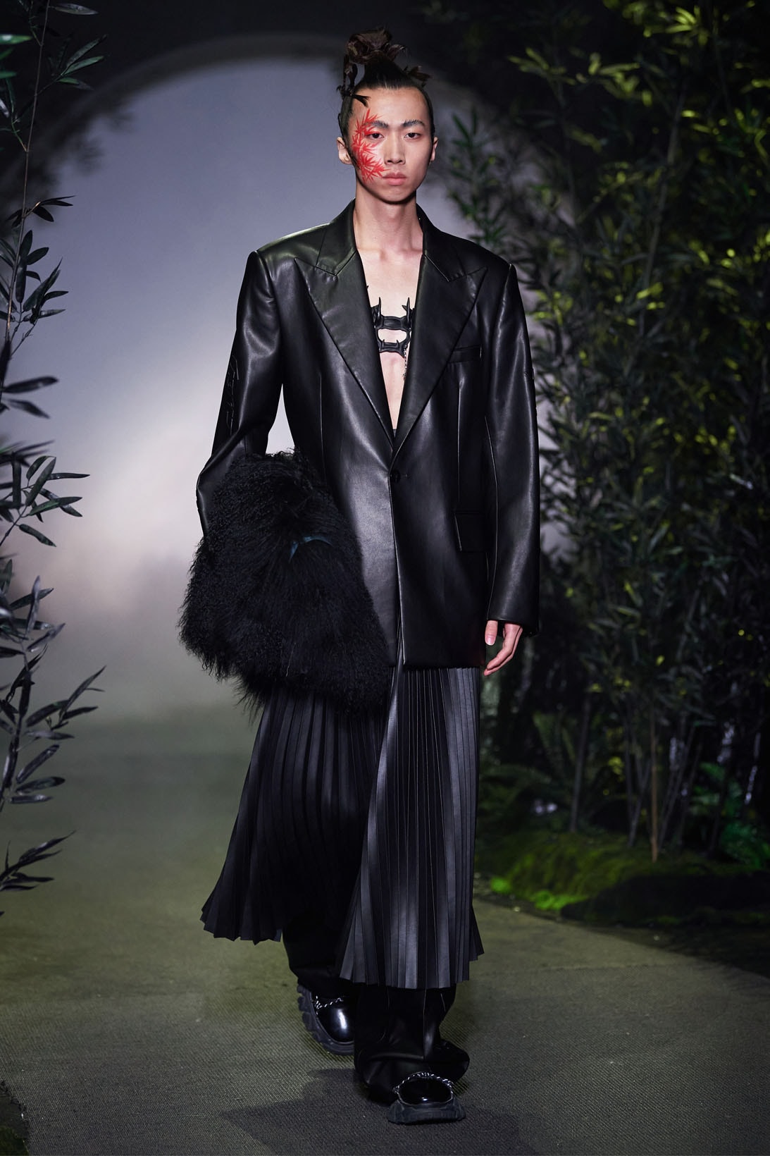 Angel Chen FW21 Fall/Winter 2021 Collection Runway Shanghai Fashion Week SHFW leather blazer pleated skirt