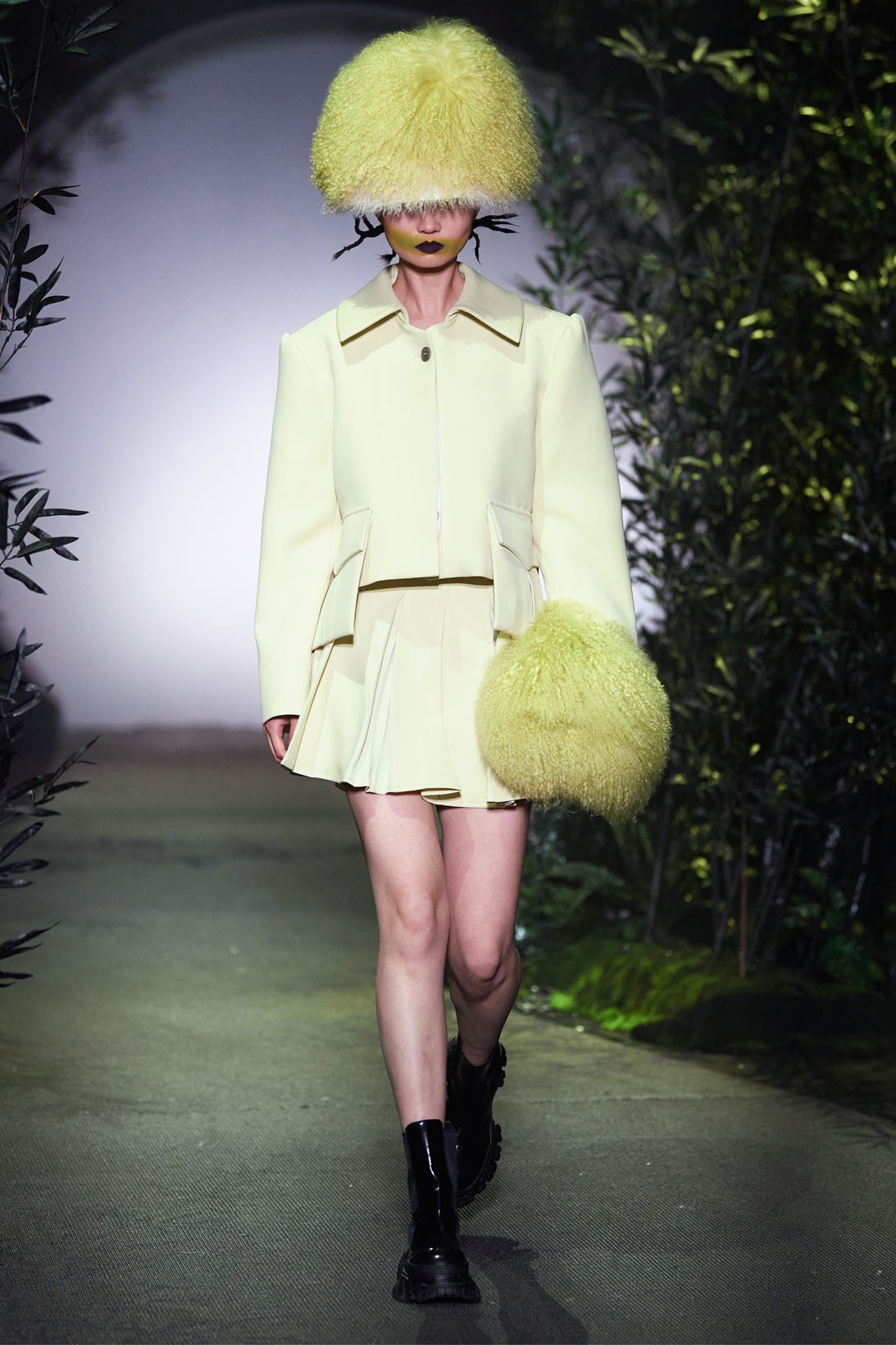 Angel Chen FW21 Fall/Winter 2021 Collection Runway Shanghai Fashion Week SHFW fur hat clutch