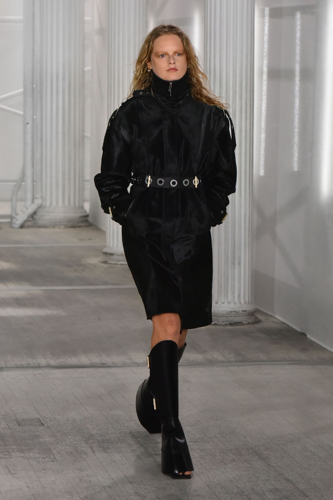 dion lee fall winter 2021 fw21 collection runway boots coat