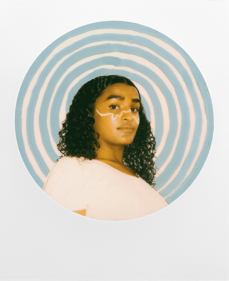 polaroid round frame color 600 film photography portrait