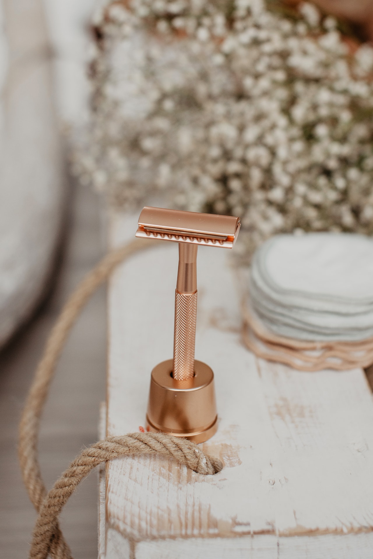 Bambaw Metal Safety Razor Review Zero Waste Shaving Sustainable Bathroom Rose Gold Stand Reusable Recyclable