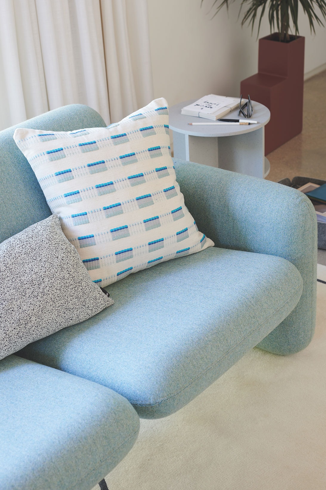 herman miller chiclet sofa 70s design reissue launch light sky blue details cushion