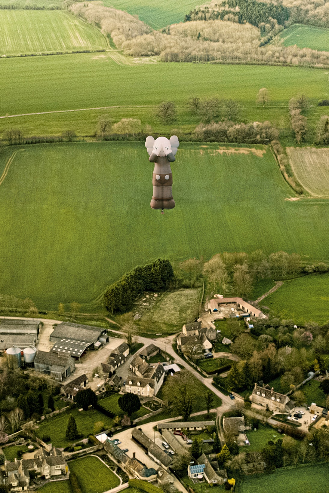 KAWS:HOLIDAY UK United Kingdom Hot-Air Balloon Art COMPANION