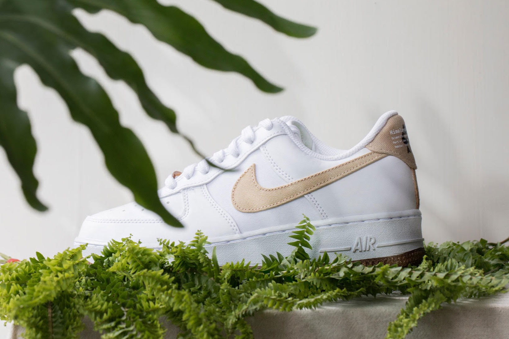 nike air force 1 af1 himalayan rhubarb plant dye sustainable sneakers laterals details swoosh cork