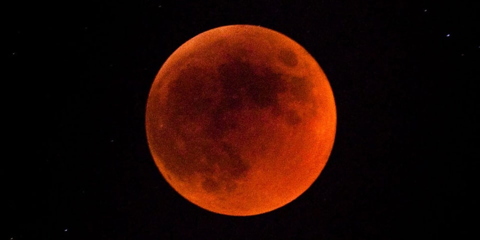 How To Watch The Super Flower Blood Moon Next Week Hypebae