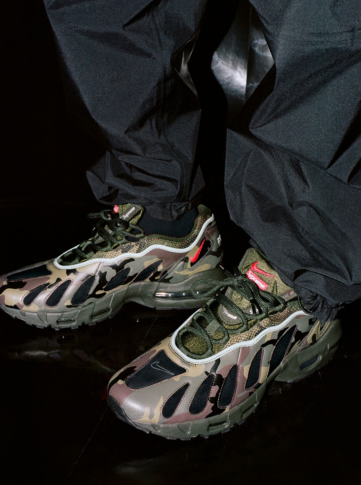 supreme nike air max am96 sneakers collaboration on-foot camo