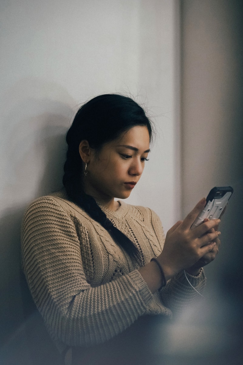 woman with camera phone