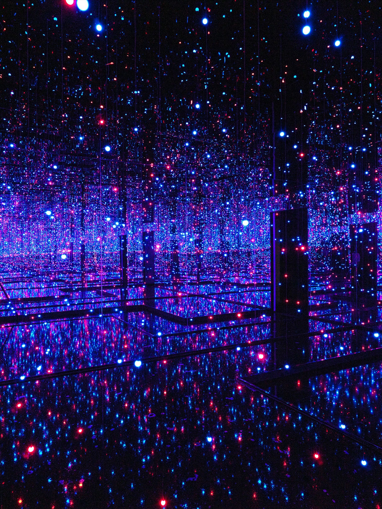 yayoi kusama infinity mirrored rooms tate modern exhibiton inside look space lights